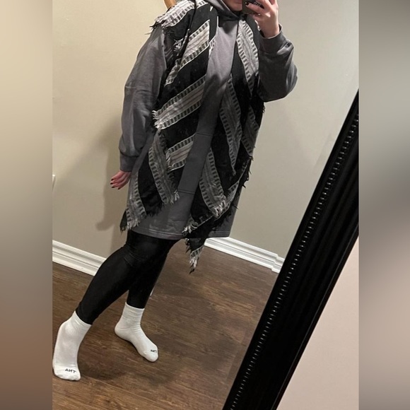 H&M sweatshirt dress with hood - Picture 7 of 7